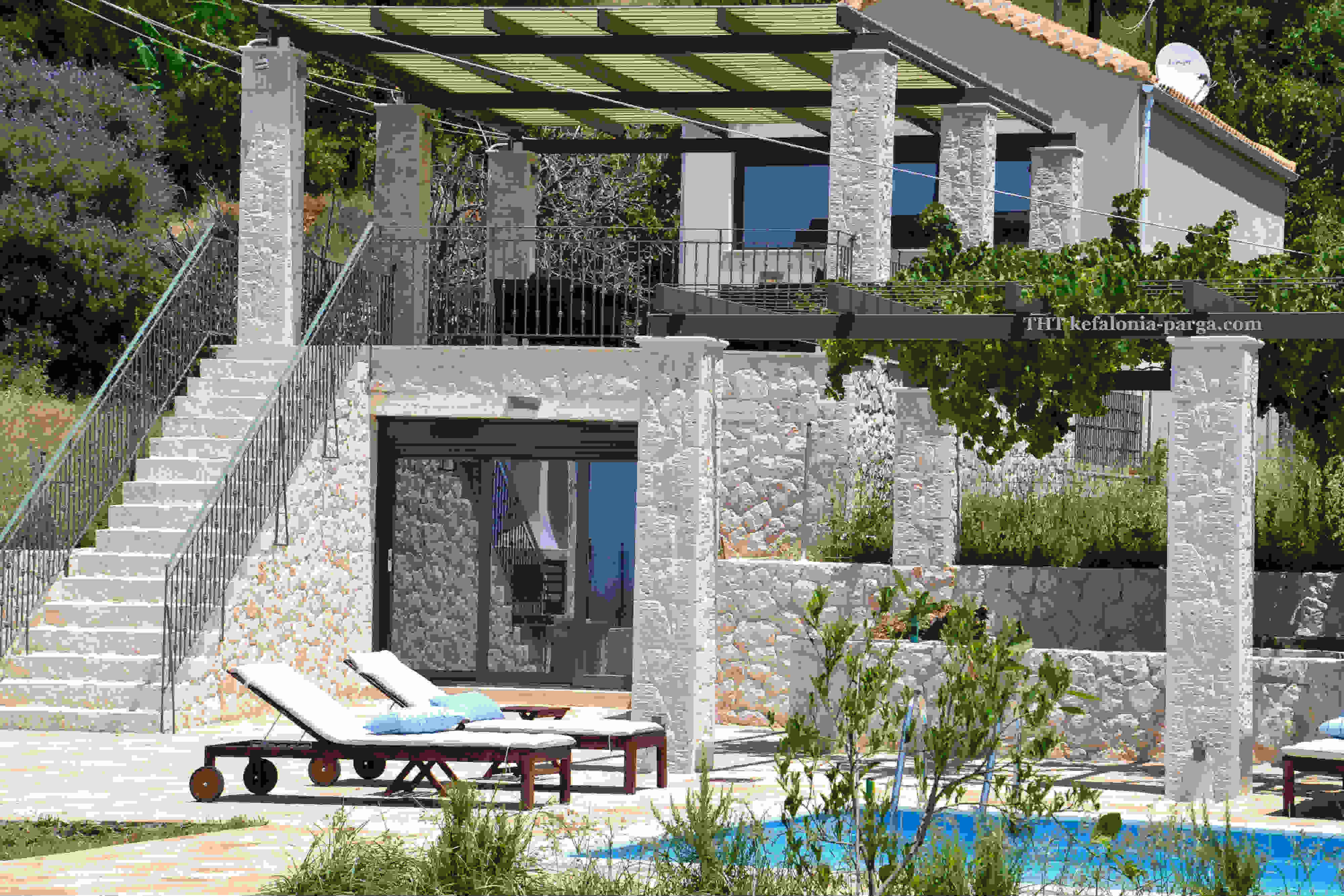 New villa by the sea with private swimming pool and 3 bedrooms