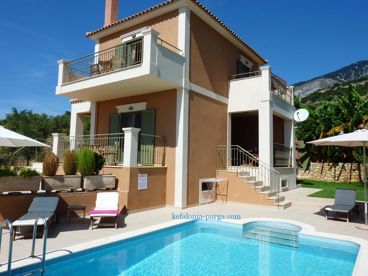 Kefalonia villas with pool: 2 bedroom villa in Lourdata